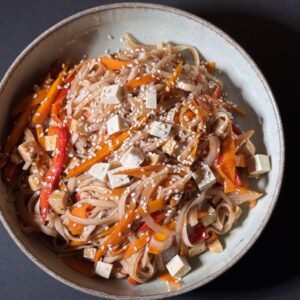 Vok Udon sa tofu i bundevom